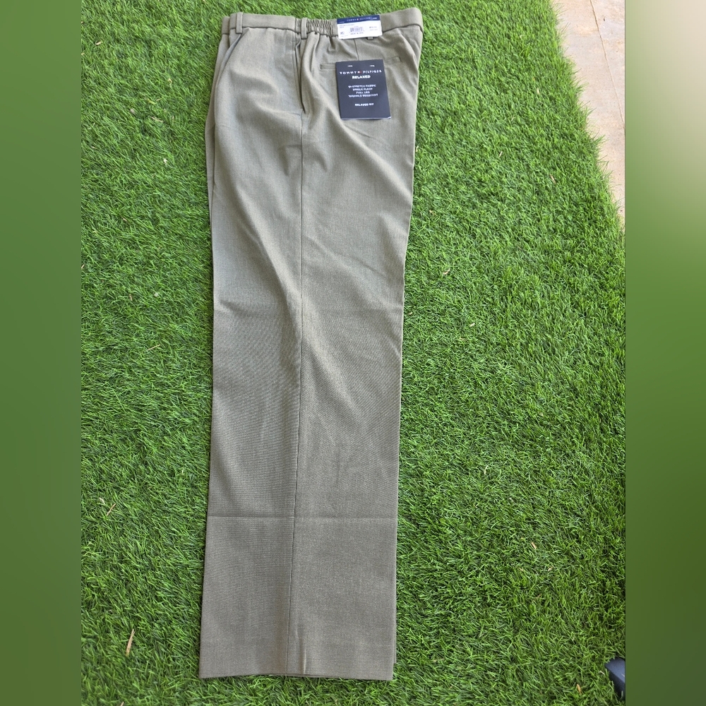 Tommy Hilfiger Men Dress Pants 36x30 Wrinkle Free Sage Green  Career Relax Fit